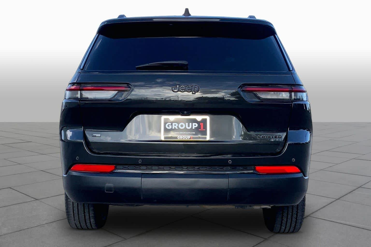 Used 2023 Rocky Mountain Pearlcoat Jeep Limited image 5