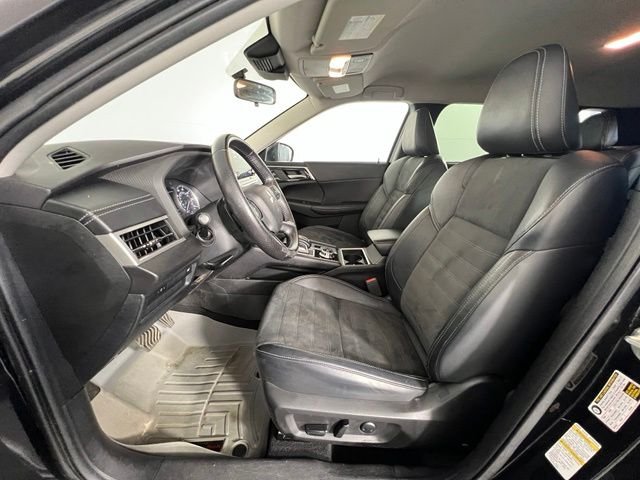Used 2022 Black Mitsubishi SE image 11
