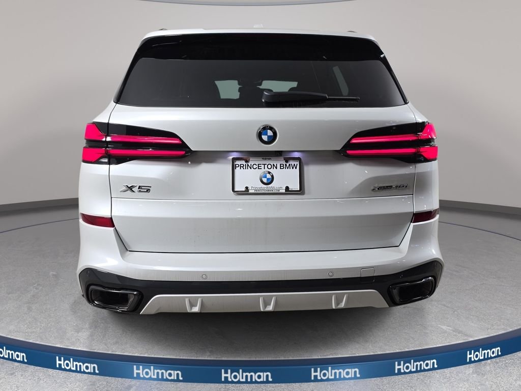 New 2026 Mineral White Metallic BMW xDrive40i image 6