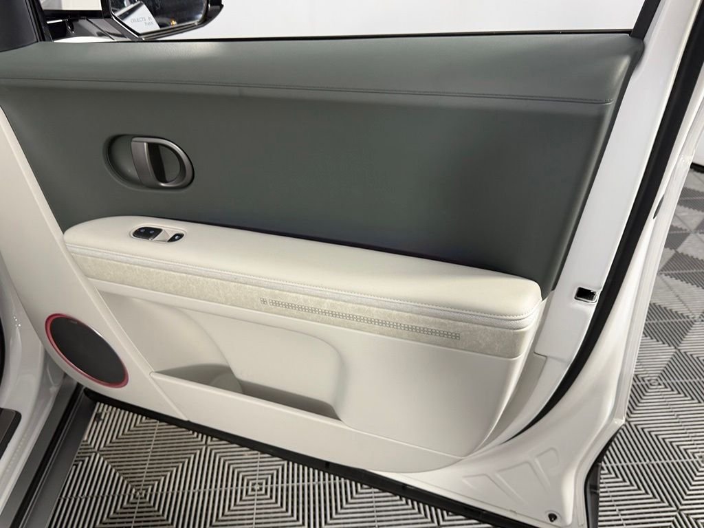 Used 2025 White Hyundai Limited image 32