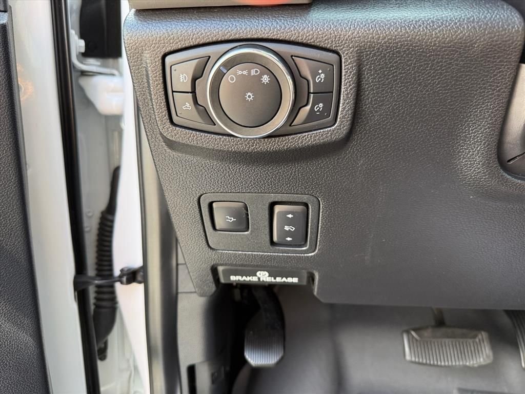 Used 2020 White Ford Lariat image 28