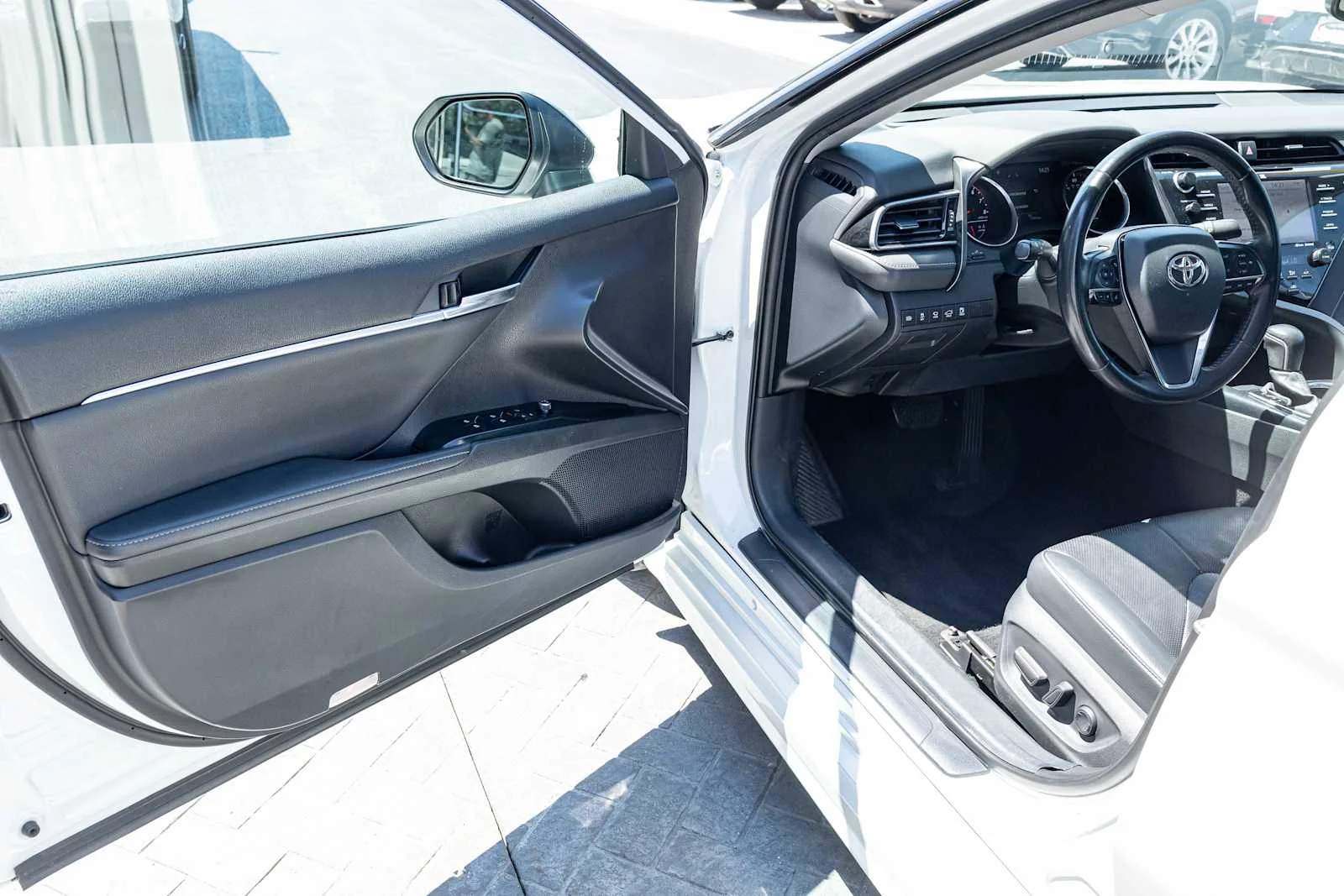 Used 2020 Wind Chill Pearl Toyota XSE V6 image 12