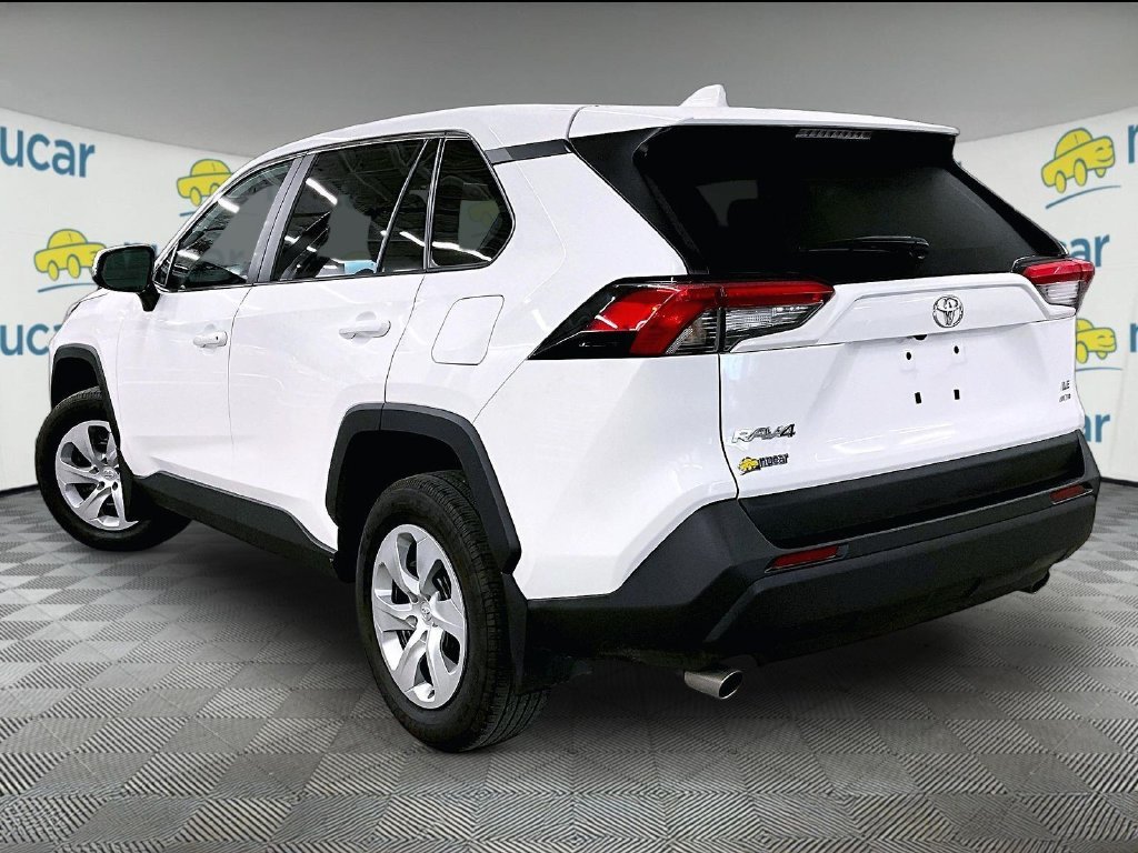 Used 2025 Ice Toyota LE image 4
