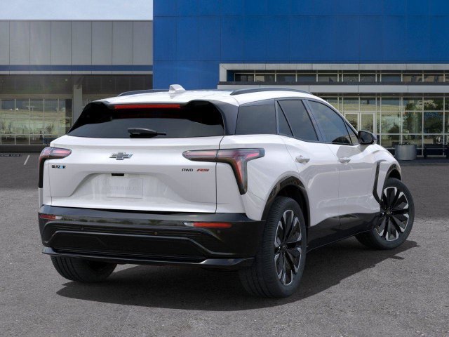 New 2025 Iridescent Pearl Tricoat Chevrolet RS image 4