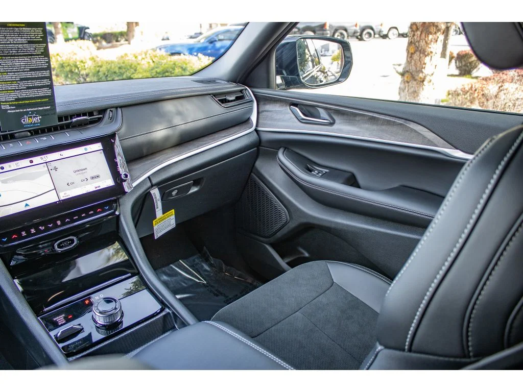 New 2026 Baltic Gray Metallic Clearcoat Jeep Laredo Altitude image 19