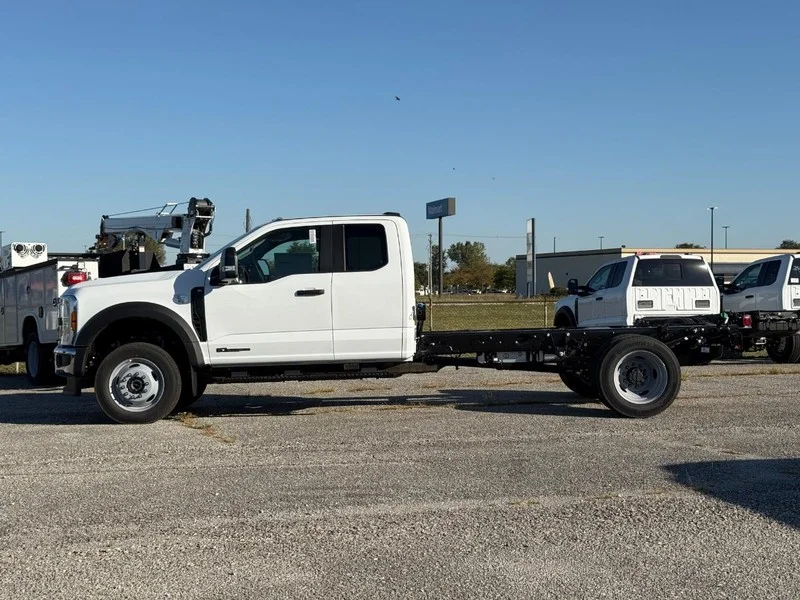 New 2027 Oxford White Ford XL 4WD SuperCab 192" WB 84" CA image 2