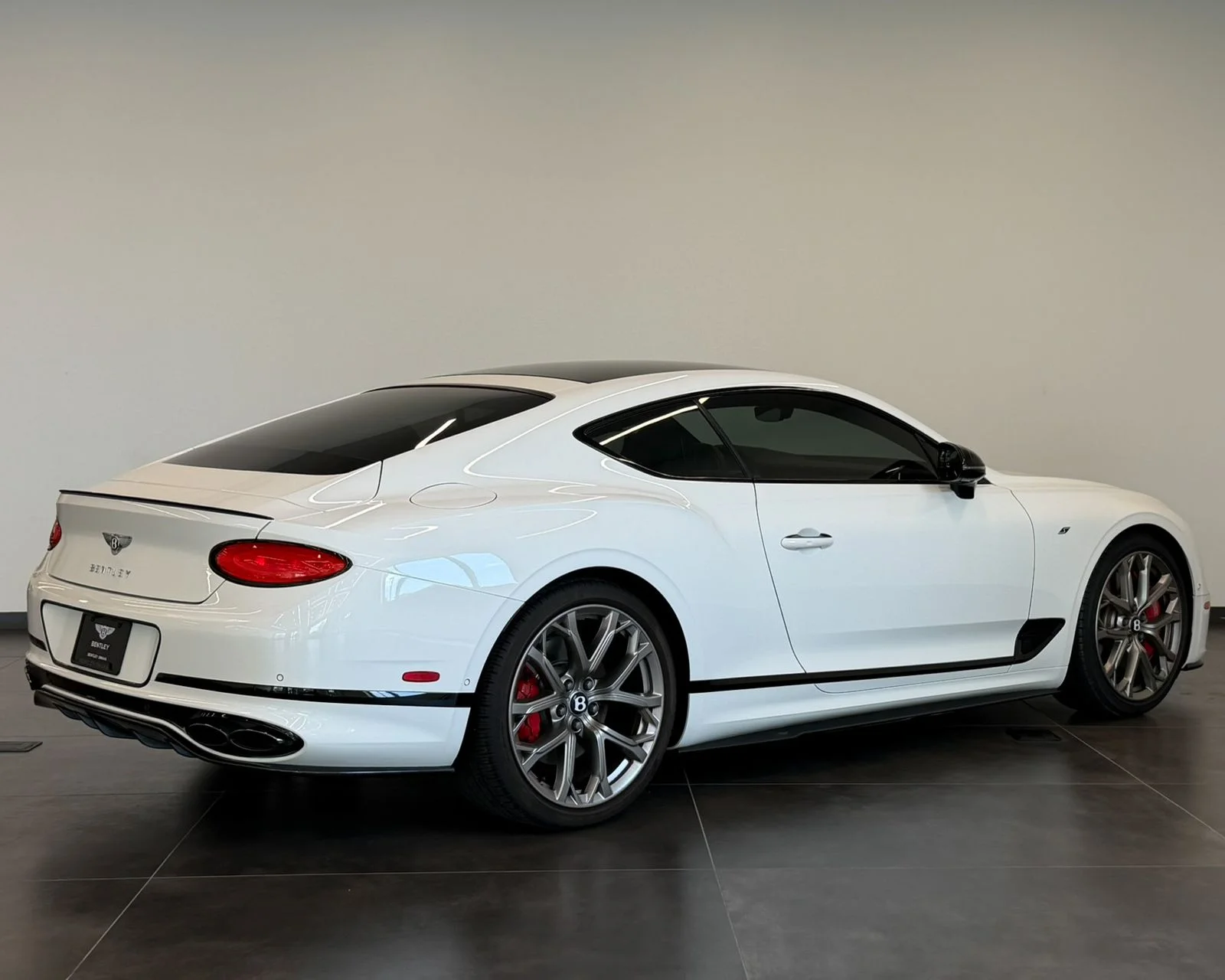 Used 2023 White Bentley V8 S image 9