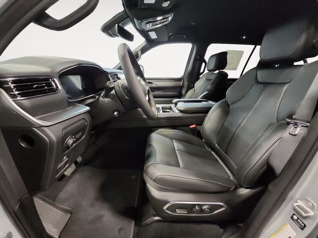 New 2026 Silver-Zynith Exterior Paint Jeep  image 9