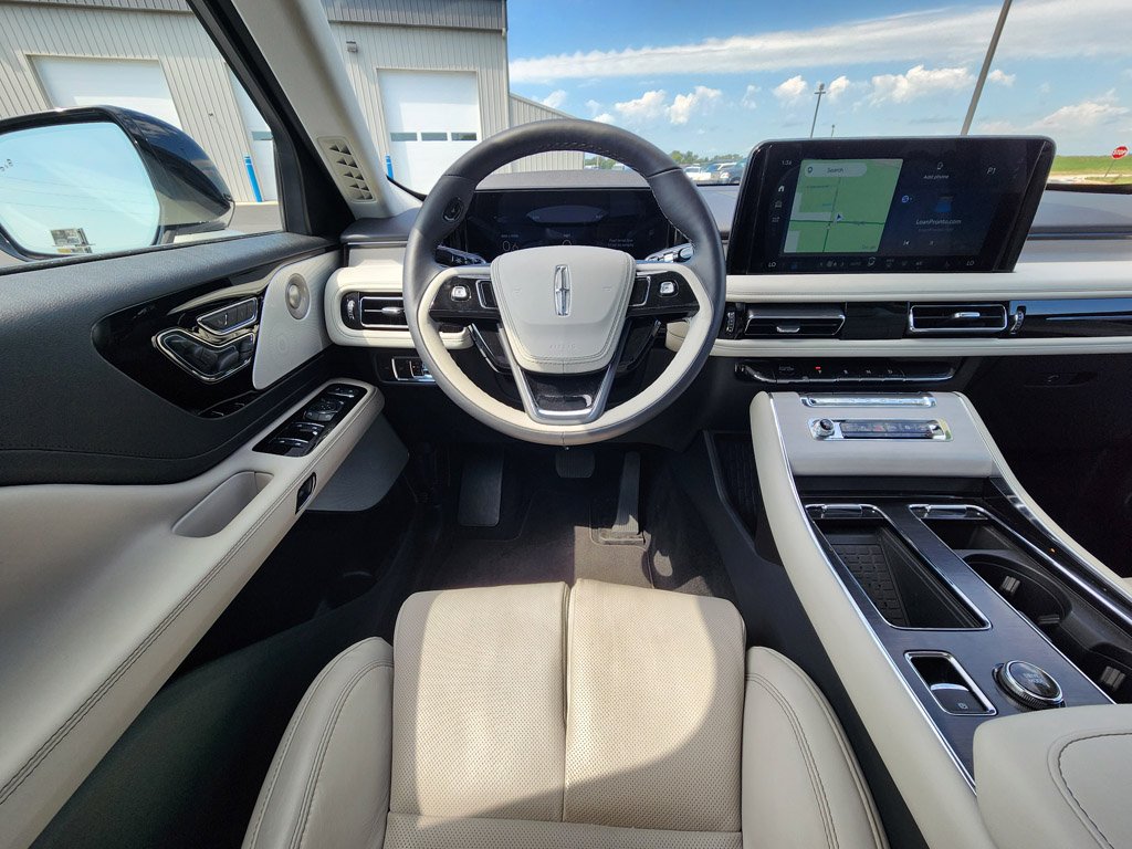 Used 2026 Pristine White Metallic Tri-Coat Lincoln Reserve image 29