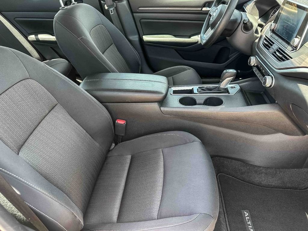 2025 Nissan Altima SV - Photo 22