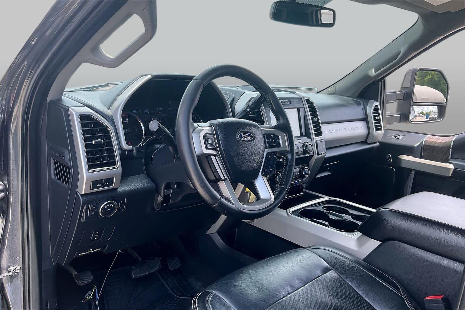 Used 2019 Magnetic Metallic Ford LARIAT image 16