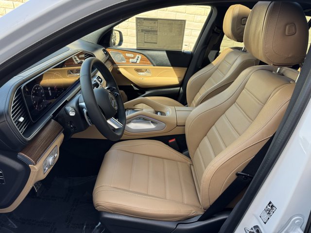New 2026 MANUFAKTUR Moonlight White Metallic Mercedes-Benz GLS 580 image 2