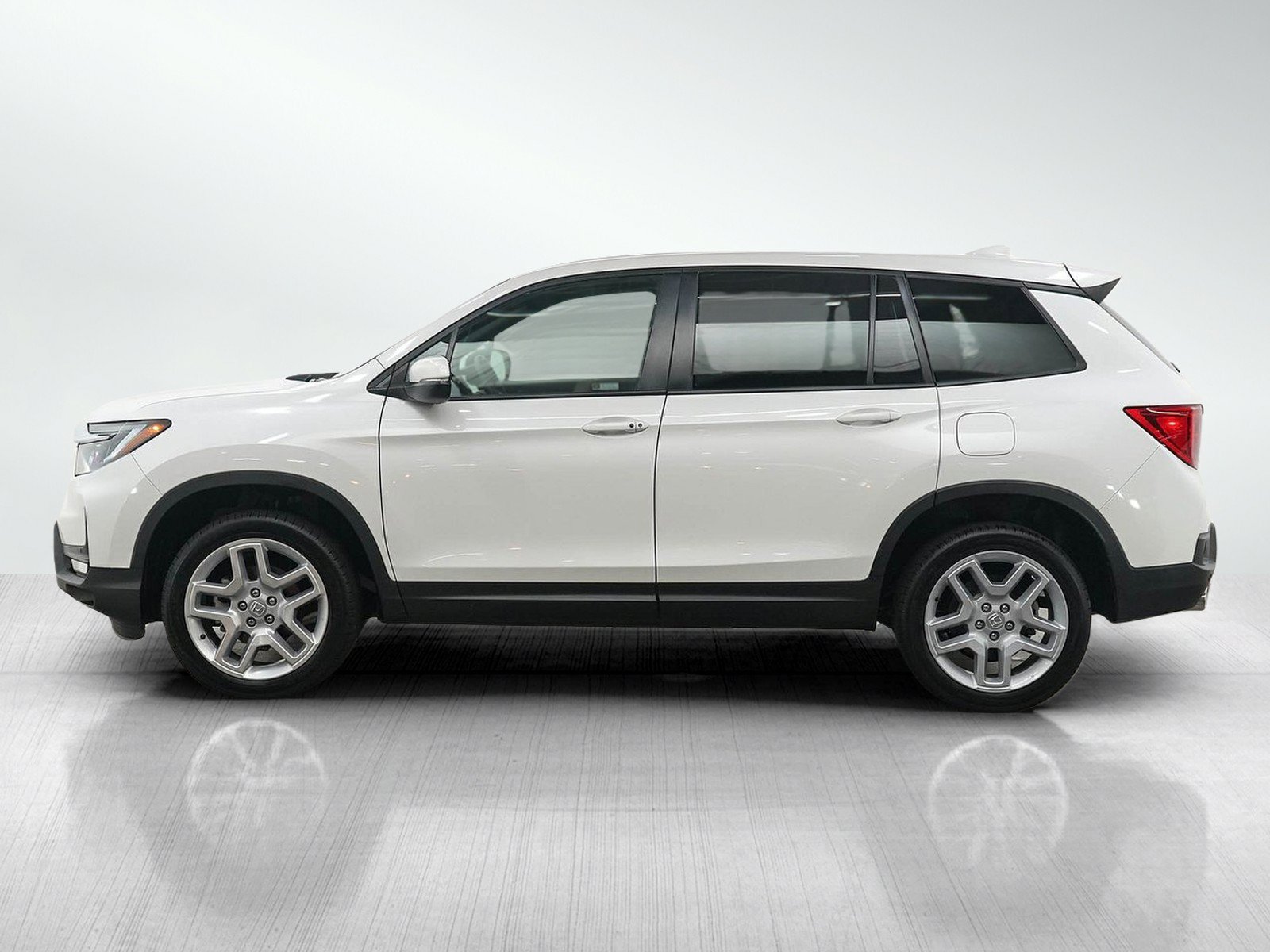 Used 2024 Honda Passport EX-L with VIN 5FNYF8H57RB005629 for sale in Minneapolis, Minnesota