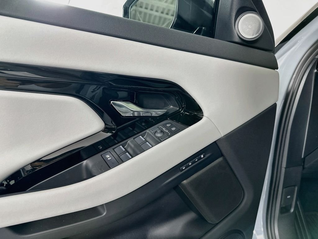 New 2026 Arroios Grey Land Rover Hoxton Edition image 23