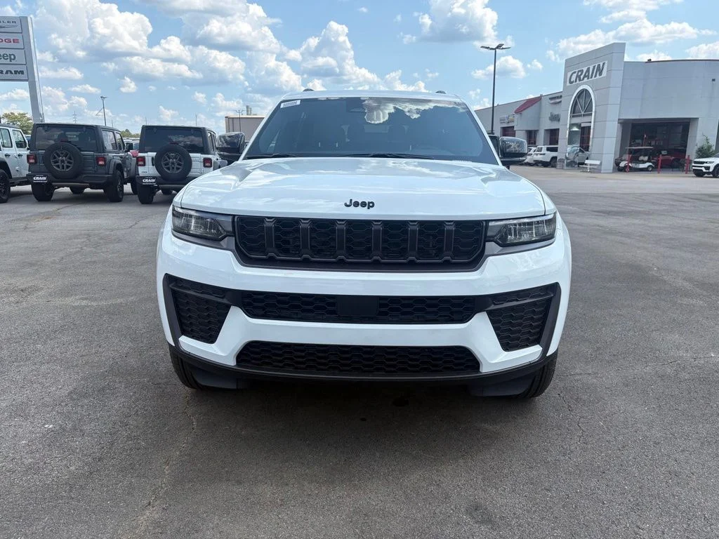 New 2026 Bright White Clear-Coat Exterior Paint Jeep Altitude image 2