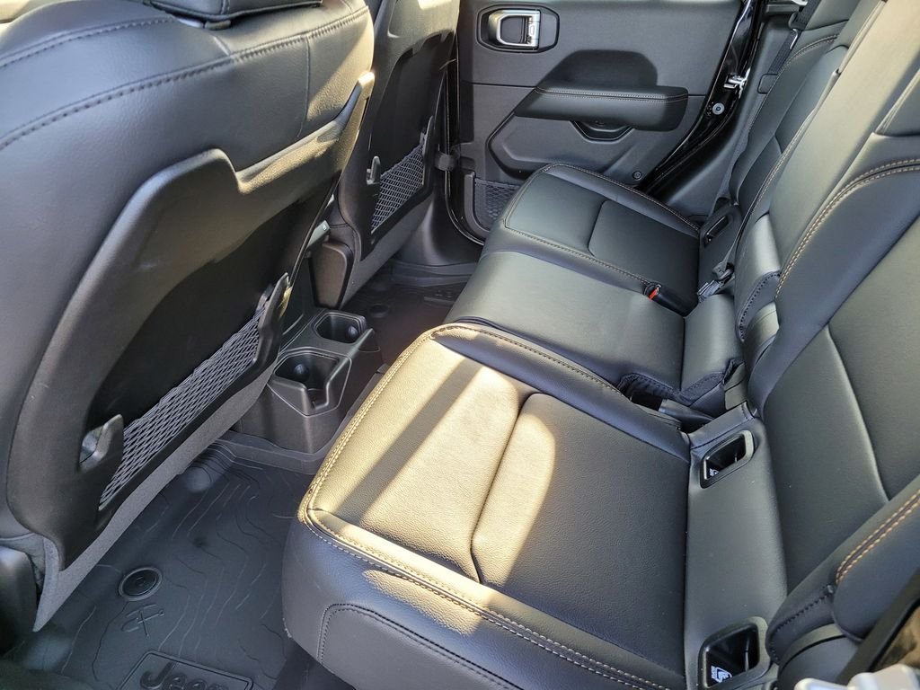2026 Jeep Gladiator Sahara - Photo 6
