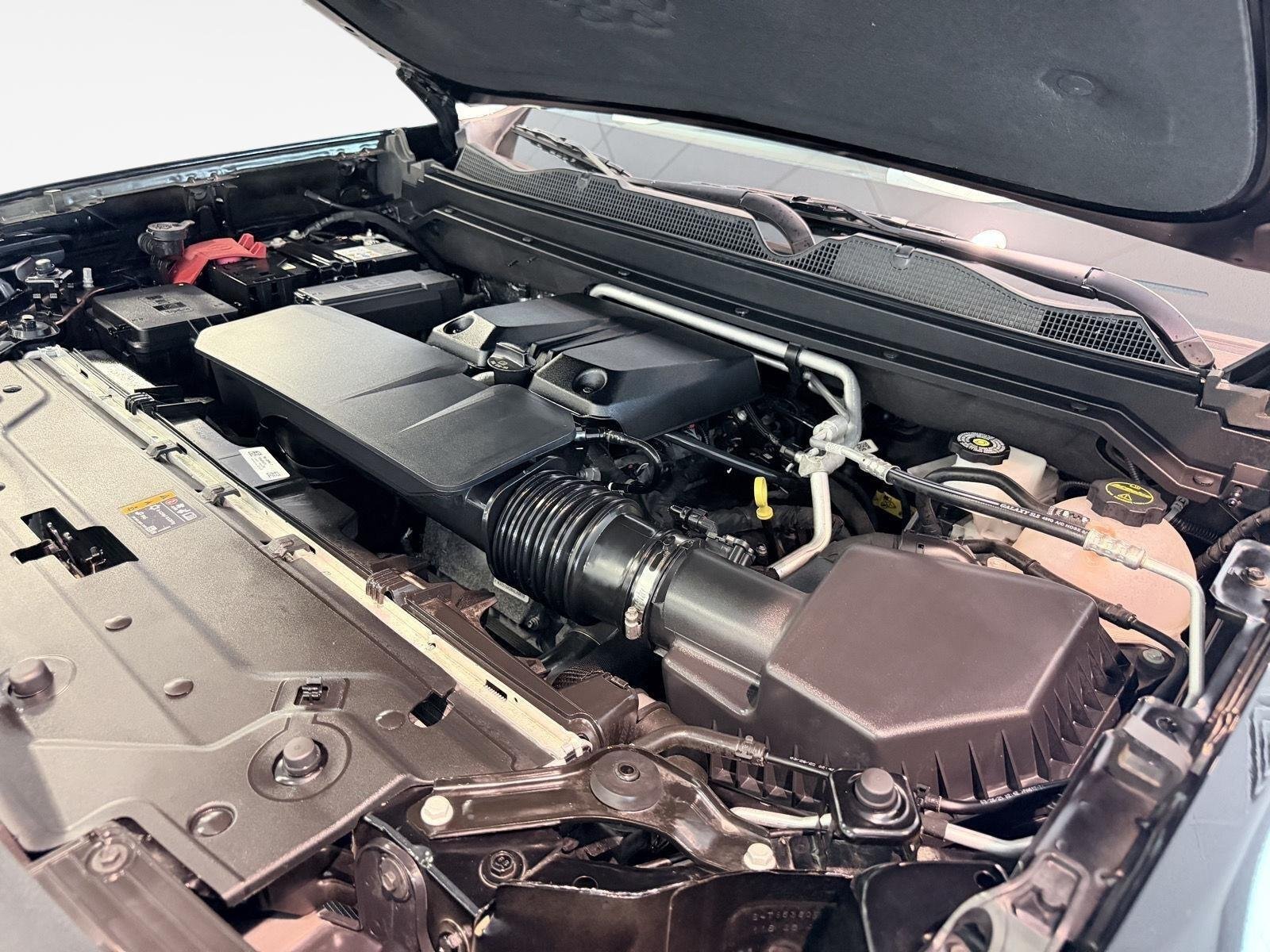 Used 2025 Onyx Black GMC Elevation image 53
