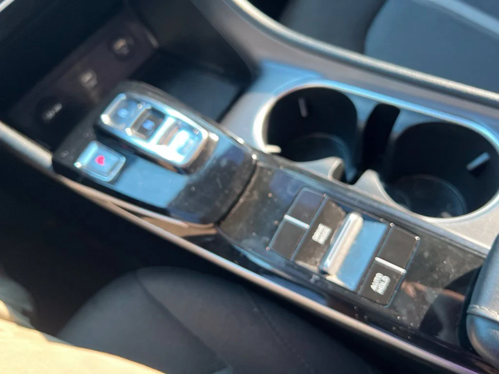 Used 2020 Gray Hyundai SE image 16