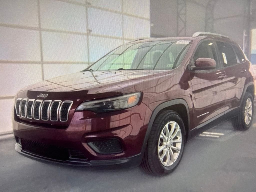 Used 2020 Red Jeep Latitude image 2