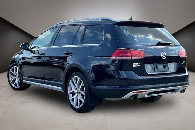 Used 2018 Black Volkswagen TSI SEL image 4