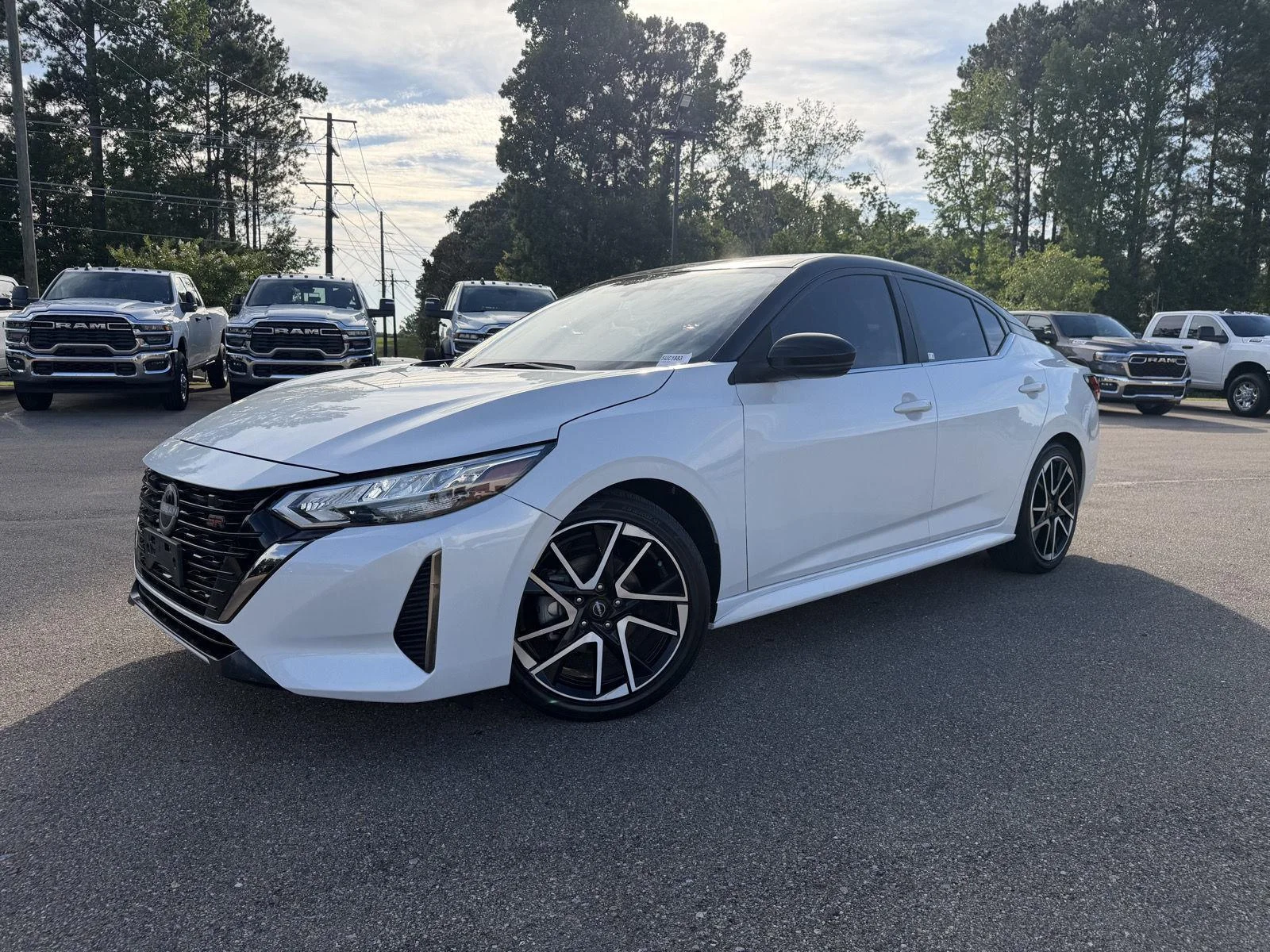 2025 Nissan Sentra SR CVT's photo
