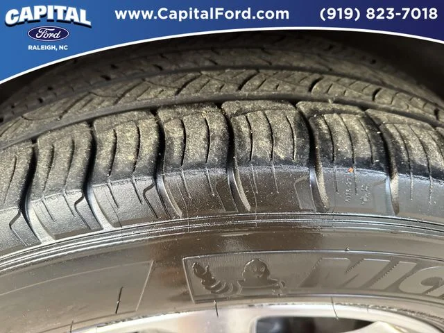 Used 2022 Red Ford SEL image 13