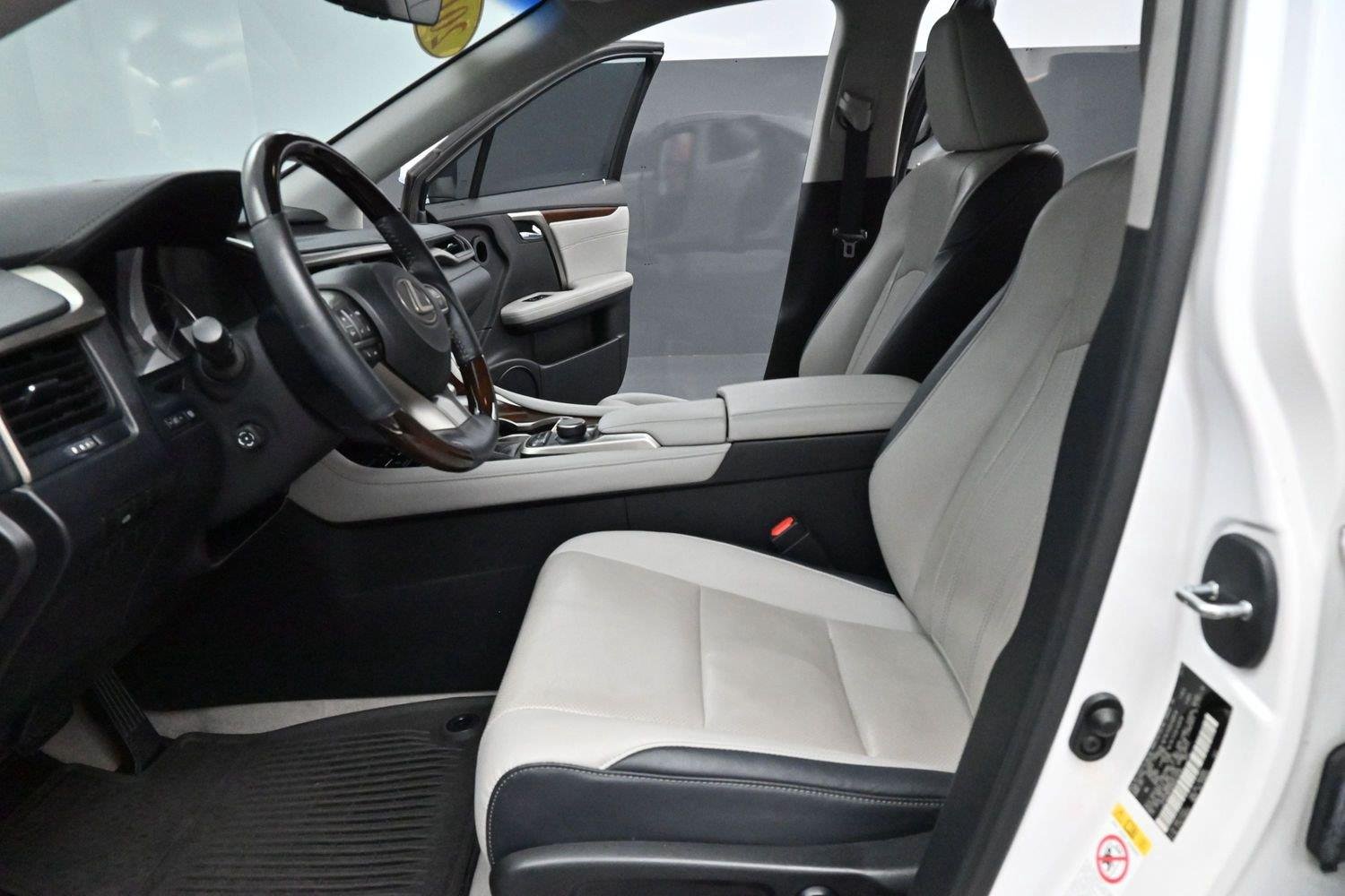 Used 2016 Eminent White Pearl Lexus FWD 4dr image 14