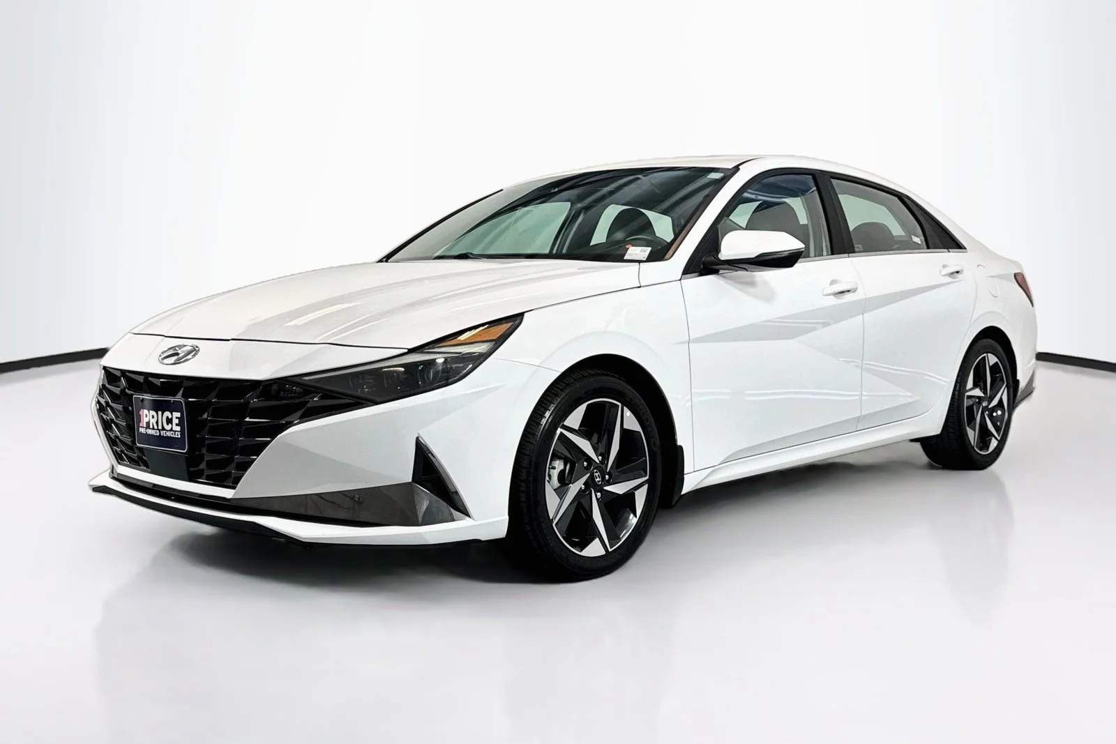 Used 2023 Ceramic White Hyundai Limited image 1