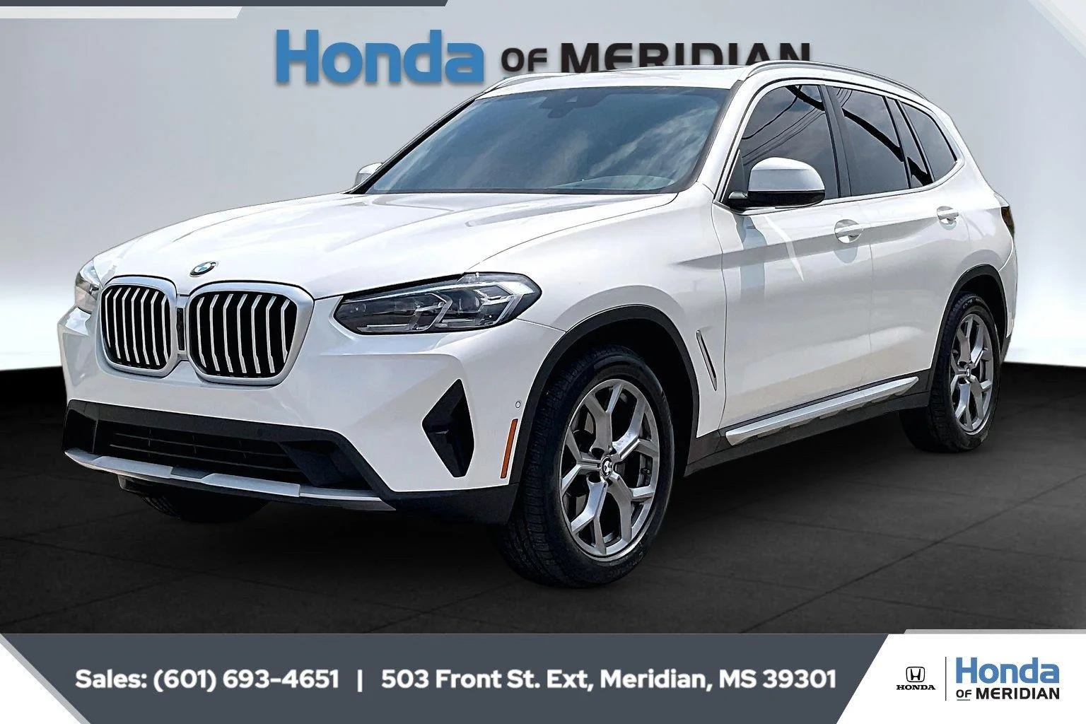 Used 2024 Mineral White Metallic BMW sDrive30i image 10