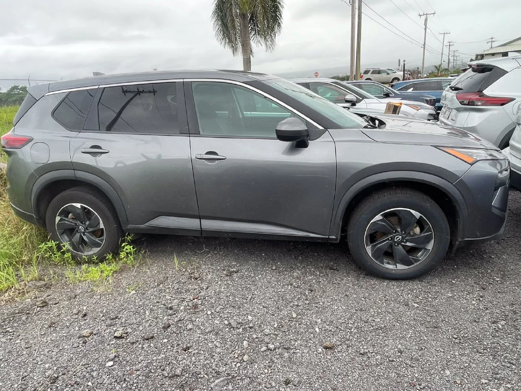 Used 2024 Gray Nissan SV image 5