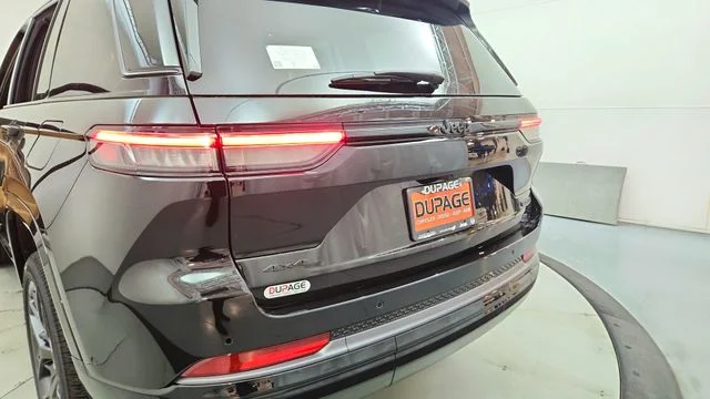 New 2026 Diamond Black Crystal Pearl-Coat Exterior Paint Jeep Summit image 16