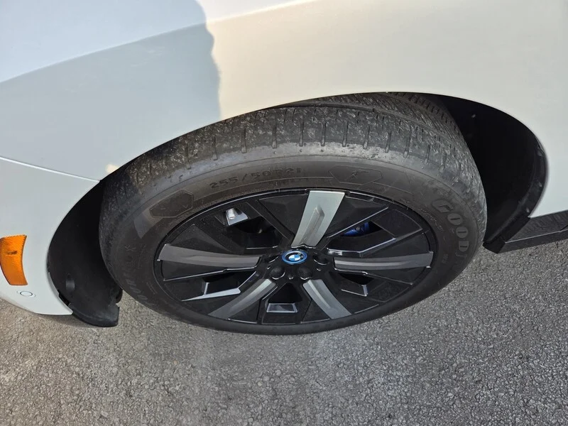 Used 2024 White Metallic BMW XDRIVE50 image 7