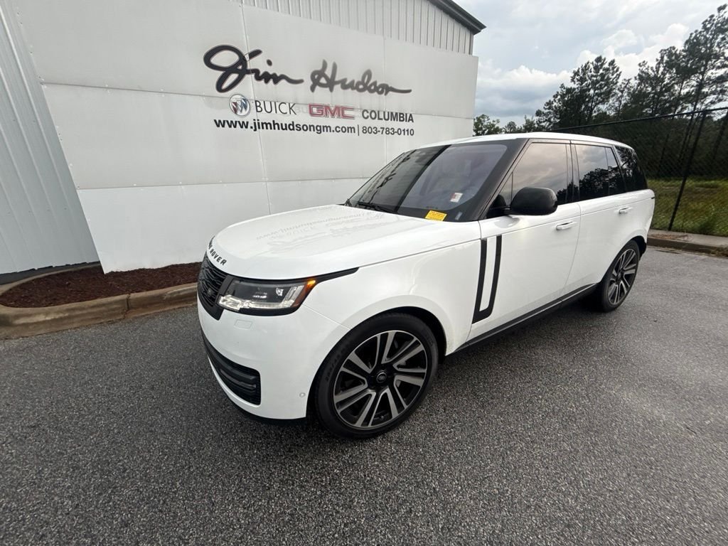 Used 2023 White Land Rover SE image 1