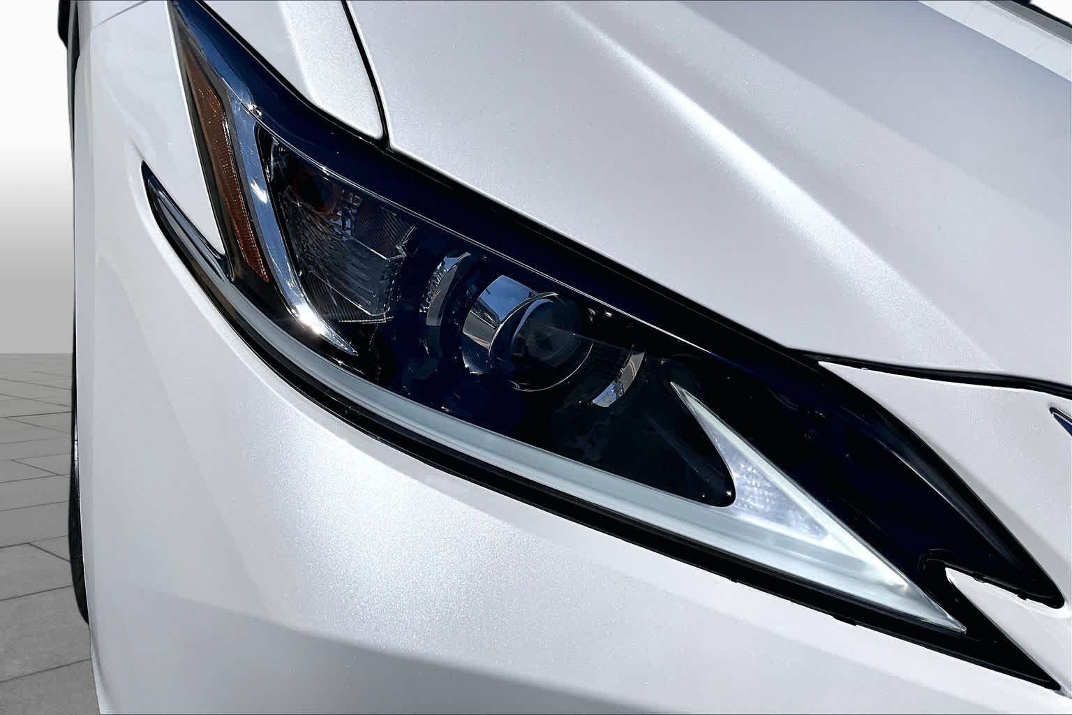 Certified Used 2021 Eminent White Pearl Lexus  image 27