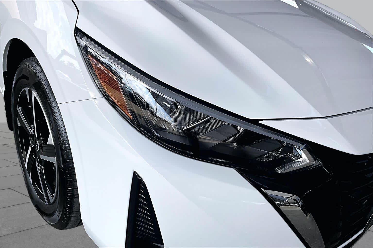 Certified Used 2025 Fresh Powder Nissan SV image 27