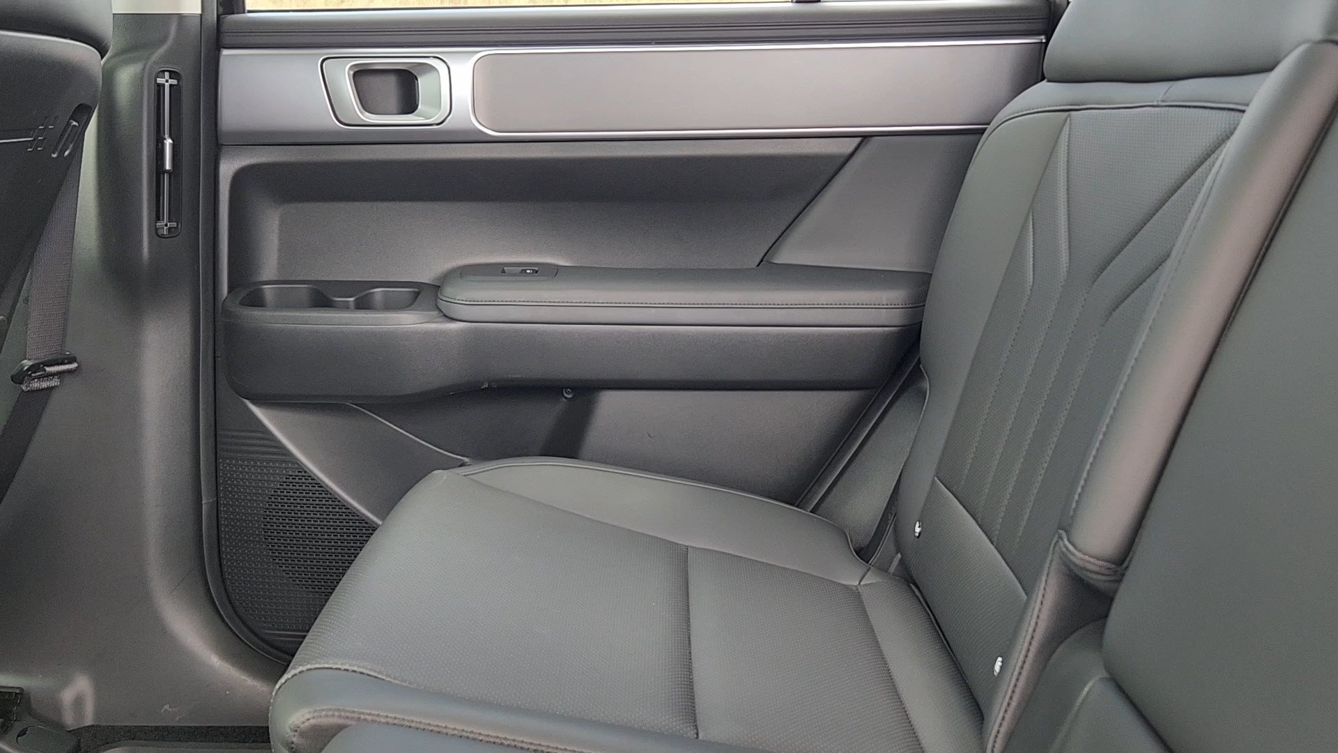 Used 2025 Phantom Black Hyundai XRT image 16