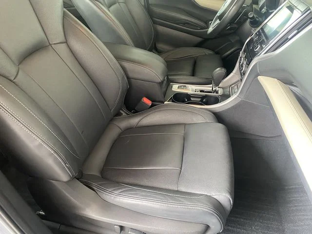 Used 2021 Ice Silver Metallic Subaru Limited image 9