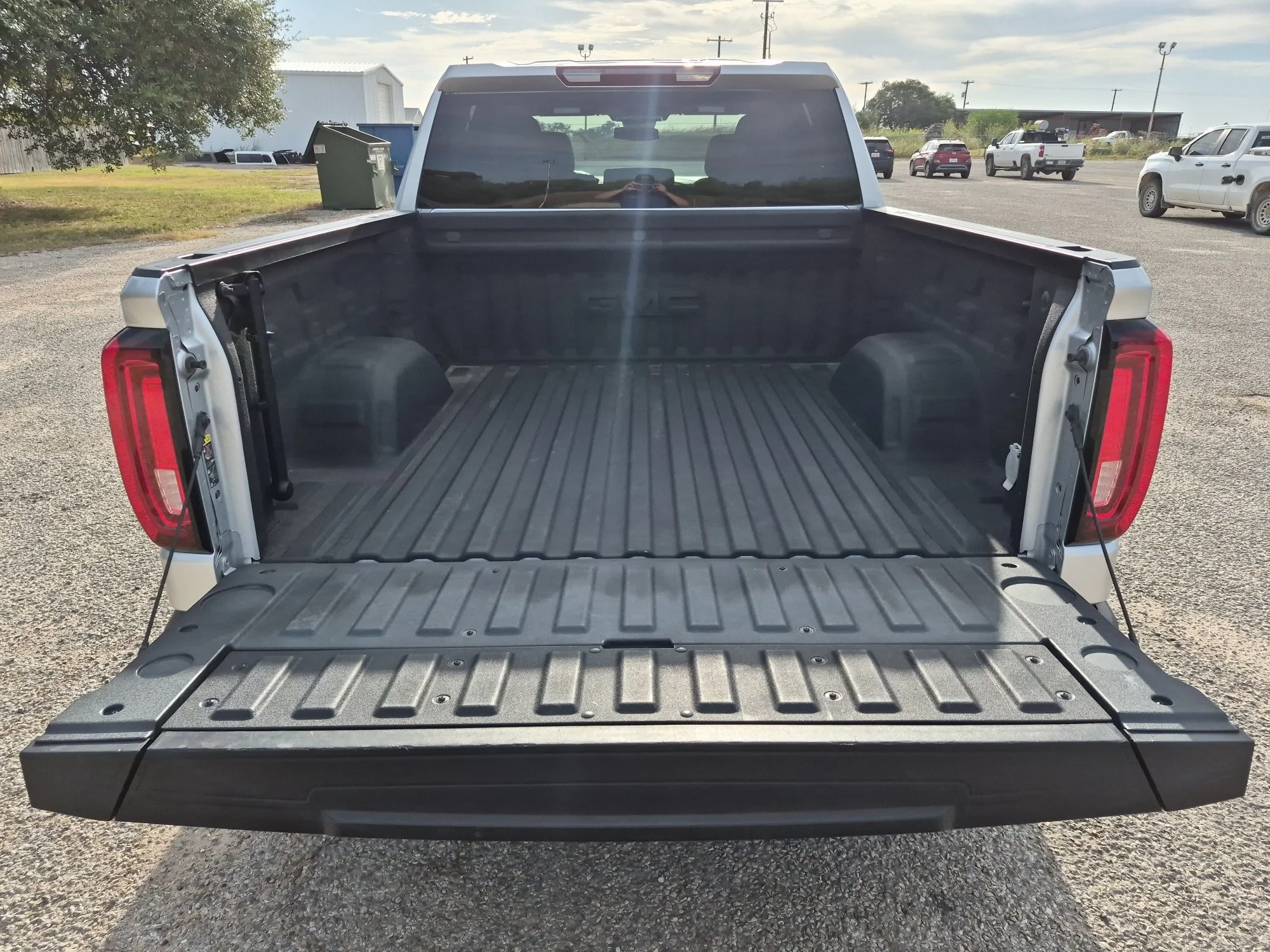 Used 2022 Quicksilver Metallic GMC SLT image 11