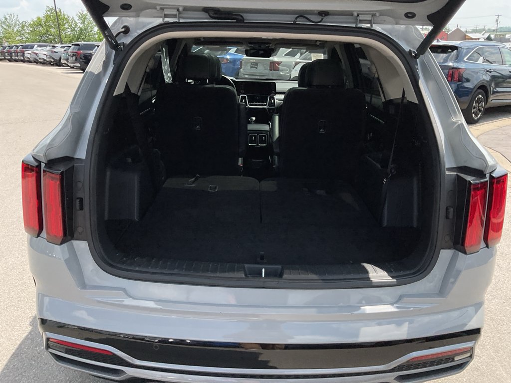 Used 2022 Wolf Gray Kia SX image 17
