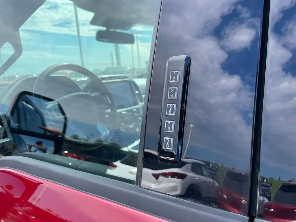 Used 2022 Red Metallic Ford Lariat image 61
