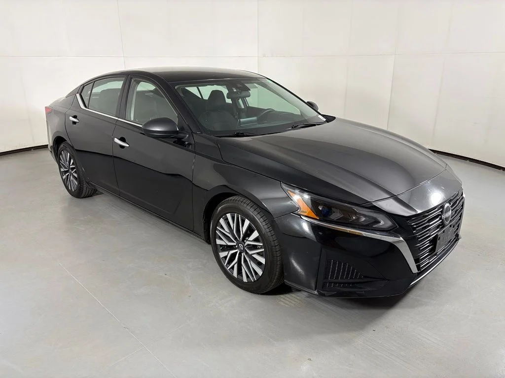 Used 2024 Black Nissan 2.5 SV image 2