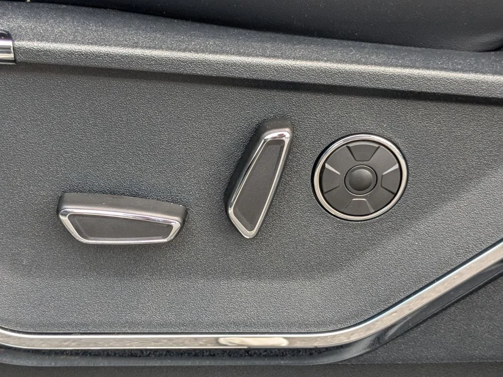 2025 Ford F-150 Lightning Platinum - Photo 15