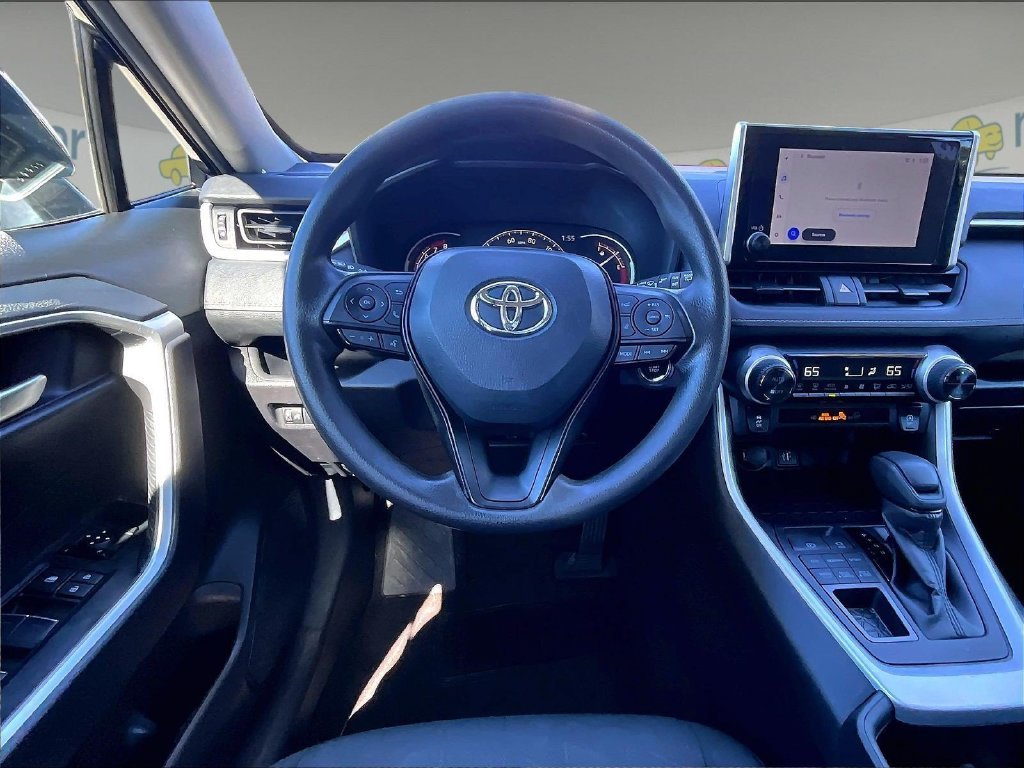 Used 2025  Toyota XLE image 17