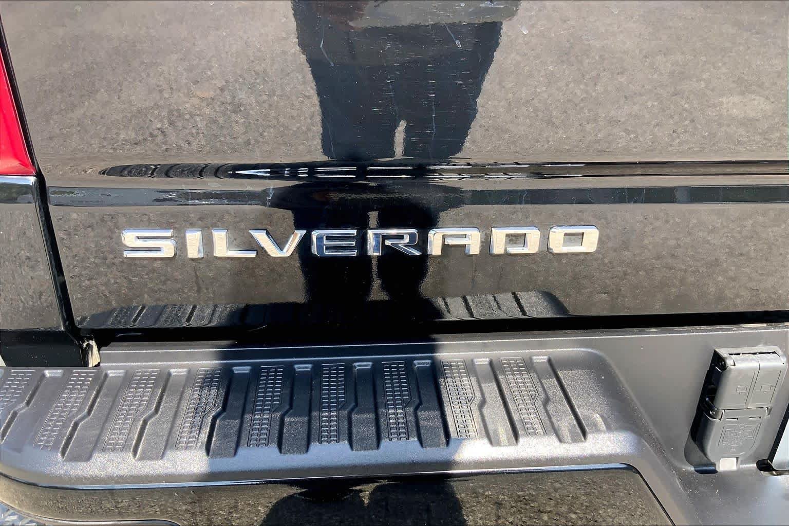 Used 2021 Black Chevrolet High Country image 9