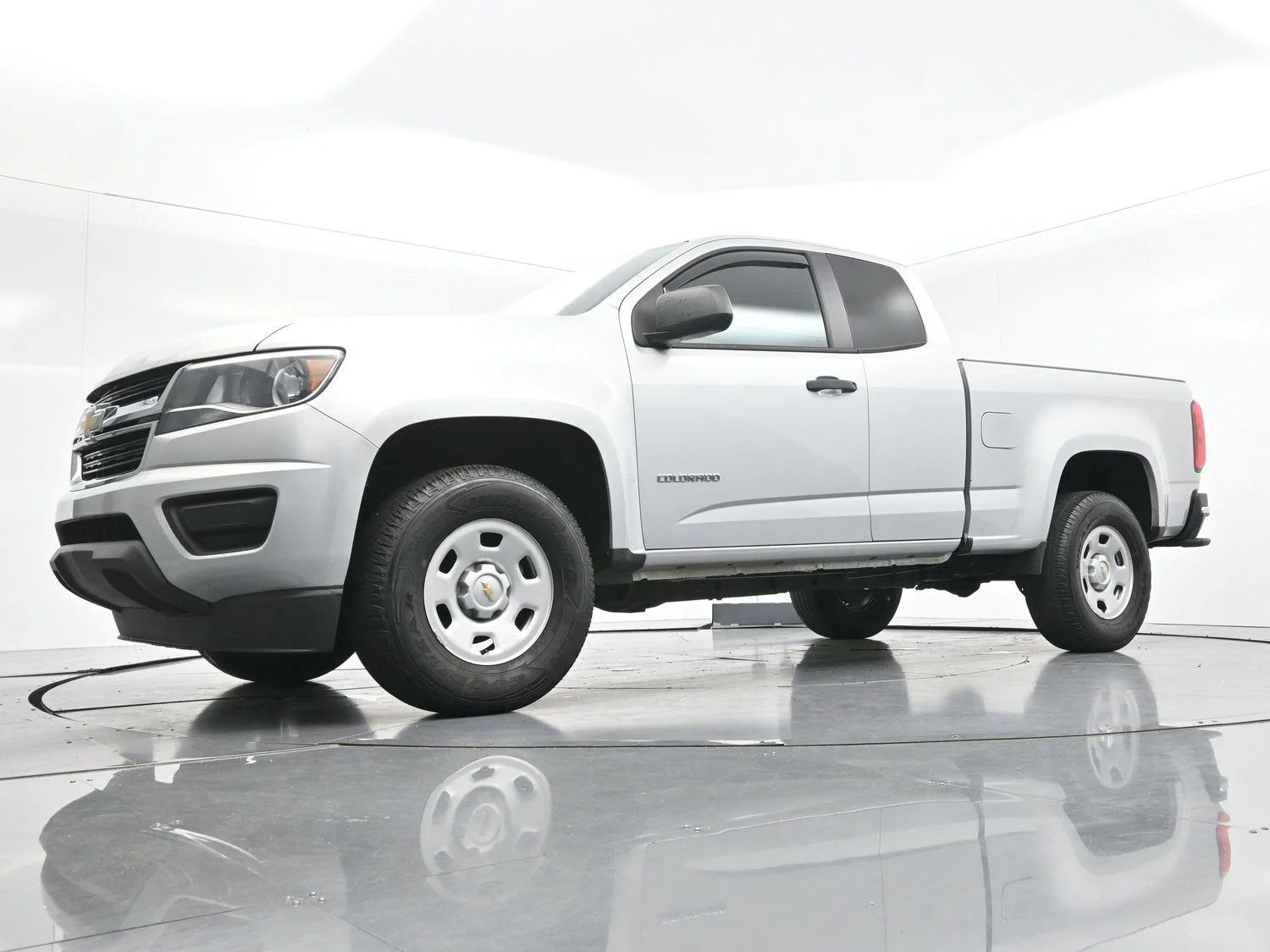 Used 2019 SILVER ICE METALLIC Chevrolet 2WD Work Truck image 40