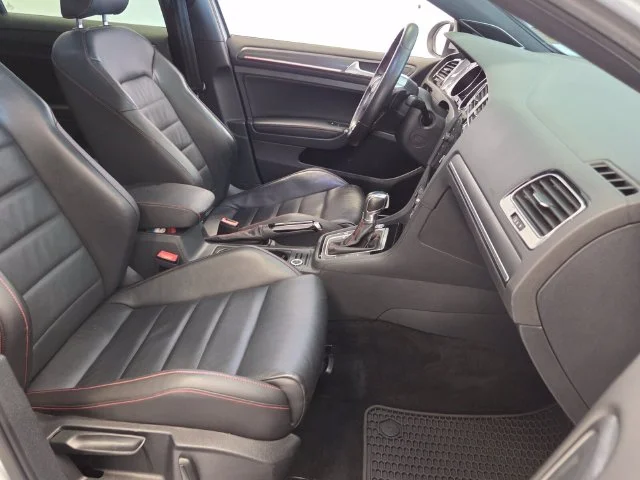 Used 2019  Volkswagen 2.0T SE image 19