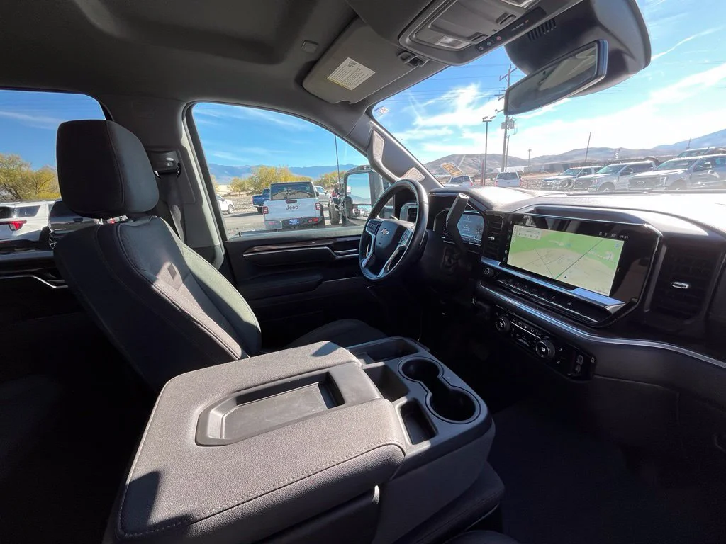 Used 2025 Summit White Chevrolet LT image 21
