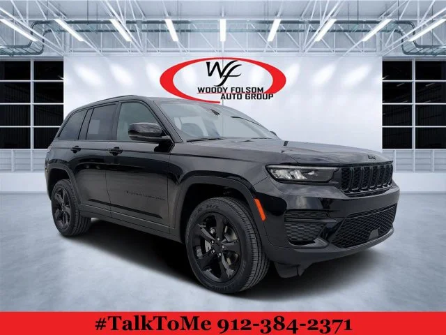 Used 2025 Black Jeep Altitude X image 1