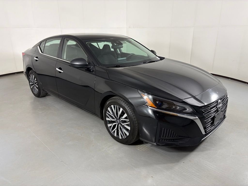 Used 2024 Black Nissan 2.5 SV image 2