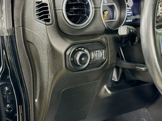 Used 2022 Black Jeep Unlimited Sahara image 10